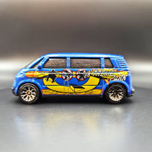 Load image into Gallery viewer, Matchbox 2004 Volkswagen Microbus Dark Blue #57 Hero City
