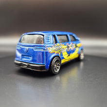 Load image into Gallery viewer, Matchbox 2004 Volkswagen Microbus Dark Blue #57 Hero City
