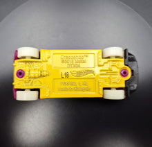 Load image into Gallery viewer, Hot Wheels 2018 Crescendo Magenta #133 HW Glow Wheels 1/10
