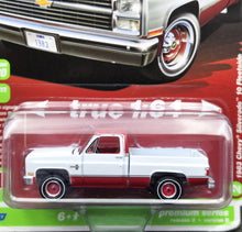 Load image into Gallery viewer, Auto World 2021 1983 Chevy Silverado 10 Fleetside Premium Series Release 3 B Version
