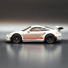 Load image into Gallery viewer, Hot Wheels 2022 Porsche 911 GT3 RS Silver European Car Culture Multipack Exclusive
