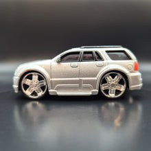 Load image into Gallery viewer, Hot Wheels 2004 Lincoln Navigator Silver Hot Tunerz 1:55 - Rare
