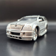 Load image into Gallery viewer, Hot Wheels 2004 Lincoln Navigator Silver Hot Tunerz 1:55 - Rare
