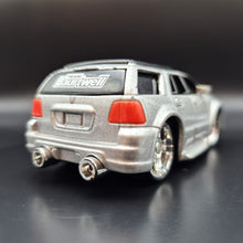 Load image into Gallery viewer, Hot Wheels 2004 Lincoln Navigator Silver Hot Tunerz 1:55 - Rare
