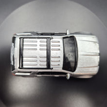 Load image into Gallery viewer, Hot Wheels 2004 Lincoln Navigator Silver Hot Tunerz 1:55 - Rare
