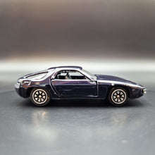 Load image into Gallery viewer, Welly 1982 Porsche 928 Dark Blue/Black #110 1:64 Car
