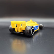 Load image into Gallery viewer, Welly F1 Race Car Yellow #9810 1:64
