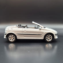 Load image into Gallery viewer, Welly 2006 Peugeot 206cc Silver #52245 1:64 Die Cast Car
