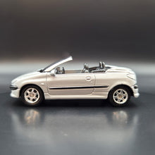 Load image into Gallery viewer, Welly 2006 Peugeot 206cc Silver #52245 1:64 Die Cast Car
