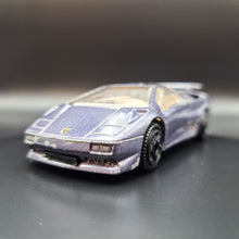 Load image into Gallery viewer, Bburago 1994 Lamborghini Diablo VT Violet 1:43 Die Cast
