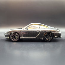 Load image into Gallery viewer, Bburago 1997 Porsche 911 Carrera Black 1:43 Die Cast
