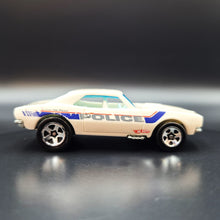 Load image into Gallery viewer, Hot Wheels 2010 &#39;67 Camaro Color Shifters Cold (White) - Warm (Grey)
