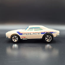 Load image into Gallery viewer, Hot Wheels 2010 &#39;67 Camaro Color Shifters Cold (White) - Warm (Grey)
