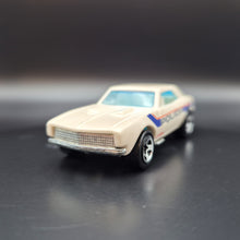 Load image into Gallery viewer, Hot Wheels 2010 &#39;67 Camaro Color Shifters Cold (White) - Warm (Grey)
