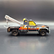 Load image into Gallery viewer, Matchbox 2008 GMC Wrecker Black #51 City Action 7/12
