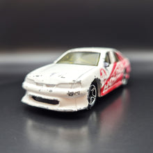 Load image into Gallery viewer, Matchbox 2000 Holden Commodore White/Red #11 1-75 Series
