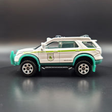 Load image into Gallery viewer, Matchbox 2022 Ford Interceptor Utility (Ford Explorer) White MBX Mountain II 5 Pack Exclusive
