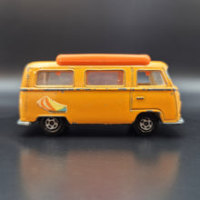 Load image into Gallery viewer, Matchbox 1973 Volkswagen Camper Orange #23 1-75 Superfast
