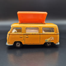 Load image into Gallery viewer, Matchbox 1973 Volkswagen Camper Orange #23 1-75 Superfast
