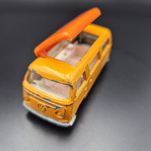 Load image into Gallery viewer, Matchbox 1973 Volkswagen Camper Orange #23 1-75 Superfast
