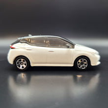 Load image into Gallery viewer, Matchbox 2018 &#39;18 Nissan Leaf White #91 MBX Road Trip 23/35
