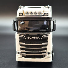 Load image into Gallery viewer, Explorafind 2023 Scania S730 V8 S-Sleeper Highline Truck White 1:50 Die Cast Truck
