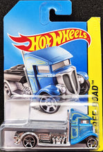 Load image into Gallery viewer, Hot Wheels 2014 Fast-Bed Hauler Blue #105 HW Off-Road: Stunt Circuit New Long Card
