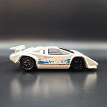 Load image into Gallery viewer, Hot Wheels 1989 Lamborghini Countach White #60 Hot Wheels Mainline
