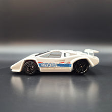 Load image into Gallery viewer, Hot Wheels 1989 Lamborghini Countach White #60 Hot Wheels Mainline
