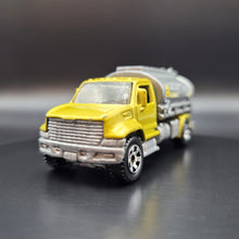 Load image into Gallery viewer, Matchbox 2009 Utility Truck Yellow Service Centre 5 Pack Exclusive
