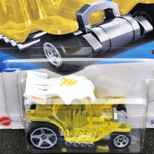 Load image into Gallery viewer, Hot Wheels 2024 Dessert Drifter Translucent Yellow #162 Fast Foodie 2/5 New Long Card
