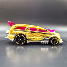 Load image into Gallery viewer, Hot Wheels 2021 Nitro Tailgater Green/Brown Color Reveal Series
