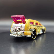 Load image into Gallery viewer, Hot Wheels 2021 Nitro Tailgater Green/Brown Color Reveal Series
