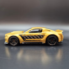 Load image into Gallery viewer, Hot Wheels 2015 2014 Custom Mustang Gold Police Pursuit 5 Pack Exclusive

