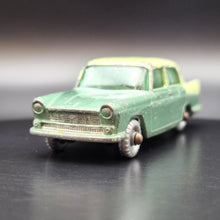 Load image into Gallery viewer, Matchbox Lesney 1961 Austin A55 Cambridge Green #29 Matchbox Series
