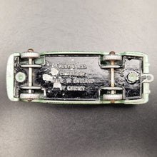 Load image into Gallery viewer, Matchbox Lesney 1961 Austin A55 Cambridge Green #29 Matchbox Series
