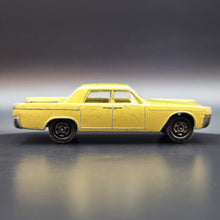 Load image into Gallery viewer, Matchbox Lesney 1964 1970 Lincoln Continintal Olive Green #31 Matchbox 1-75 Series - Rare
