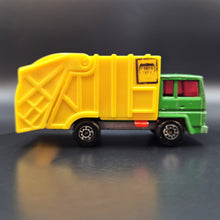 Load image into Gallery viewer, Matchbox 1987 Refuse Truck Green #36 Matchbox 1-75 Superfast
