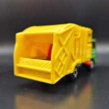 Load image into Gallery viewer, Matchbox 1987 Refuse Truck Green #36 Matchbox 1-75 Superfast
