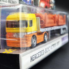 Load image into Gallery viewer, Matchbox 2006 Mercedes-Benz Actros 1857 Pipe Truck Yellow MB Convoy MB8199
