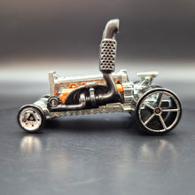 Load image into Gallery viewer, Hot Wheels 2015 Dragtor Super Rigs - Missing Orange Casing
