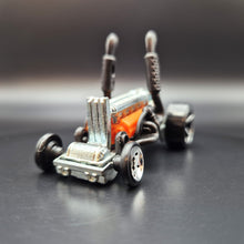 Load image into Gallery viewer, Hot Wheels 2015 Dragtor Super Rigs - Missing Orange Casing
