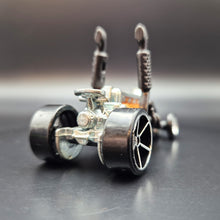 Load image into Gallery viewer, Hot Wheels 2015 Dragtor Super Rigs - Missing Orange Casing

