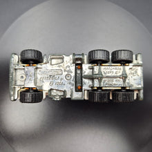 Load image into Gallery viewer, Matchbox 1986 Peterbilt Tow Truck White #61 Matchbox 1-75
