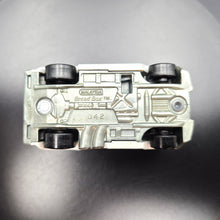 Load image into Gallery viewer, Hot Wheels 2010 Bread Box White #13 2010 New Models 13/44
