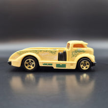 Load image into Gallery viewer, Hot Wheels 2020 Mig Rig Light Yellow Color Shifters
