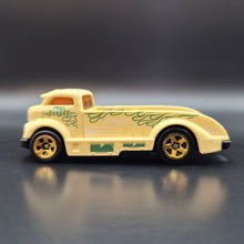 Load image into Gallery viewer, Hot Wheels 2020 Mig Rig Light Yellow Color Shifters
