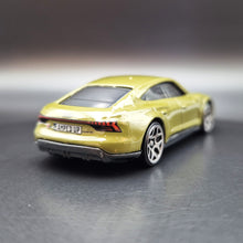 Load image into Gallery viewer, Hot Wheels 2024 Audi RS E-tron GT Green #36 HW Green Speed 4/10
