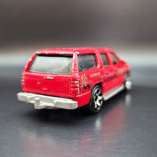 Load image into Gallery viewer, Matchbox 2009 2000 Chevrolet Suburban Red Fire 5 Pack Exclusive
