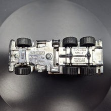 Load image into Gallery viewer, Matchbox 1990 Peterbilt Tanker Truck White #56 Matchbox 1-75
